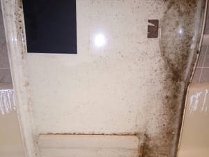 エプロンの蓋裏側の施工前写真