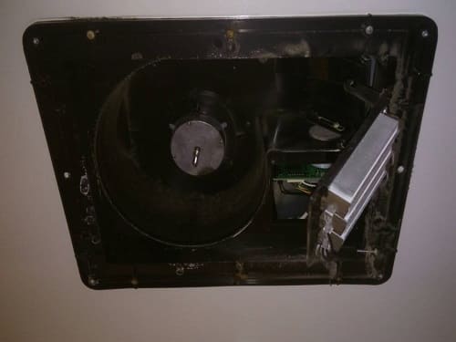 浴室乾燥機本体内部の施工前写真