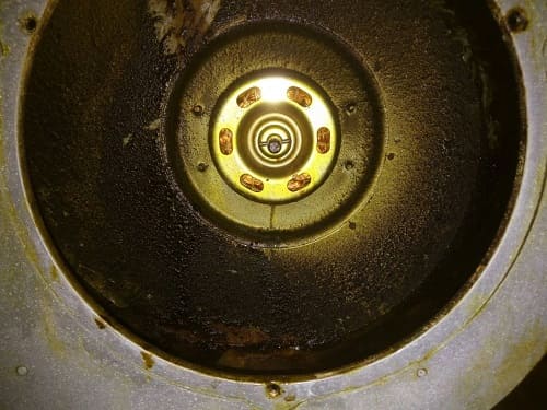 換気扇本体内側の施工前写真