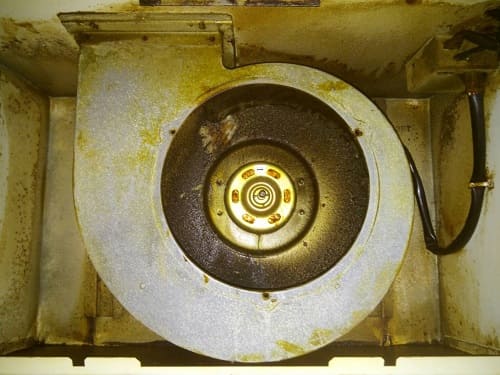 換気扇本体外側の施工前写真