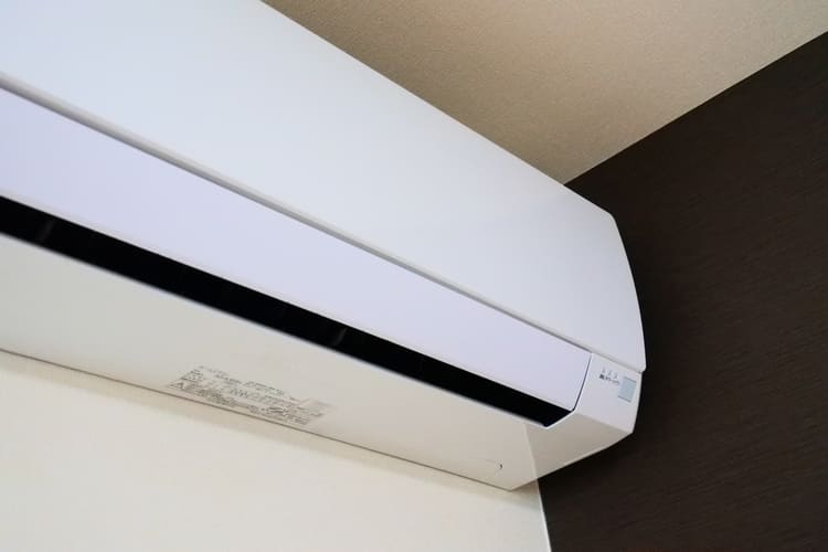 壁掛け型エアコン