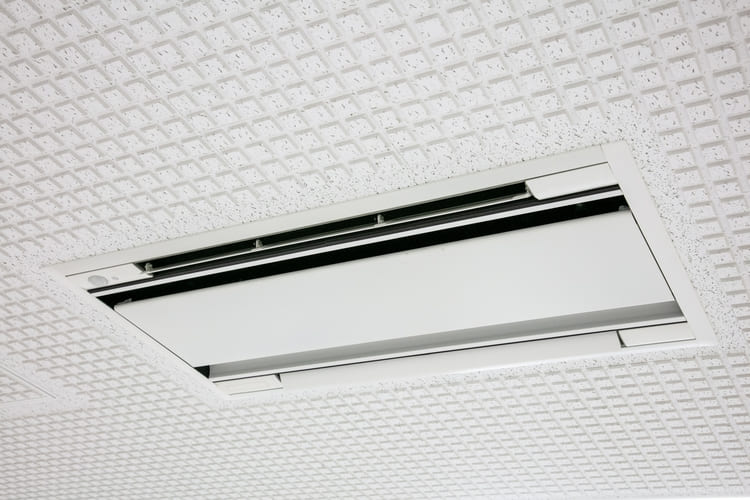 壁掛け型エアコン