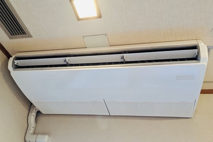 天井吊り下げ型エアコン