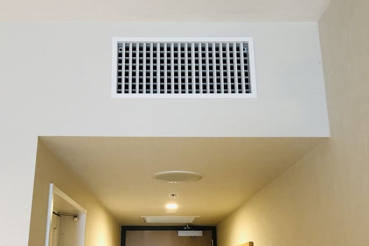 壁面埋め込み型エアコン